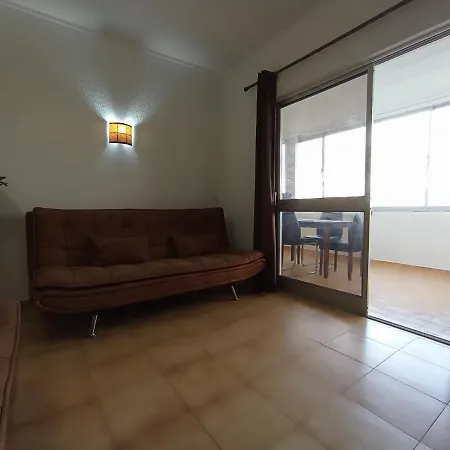 Shack Flat In Center *