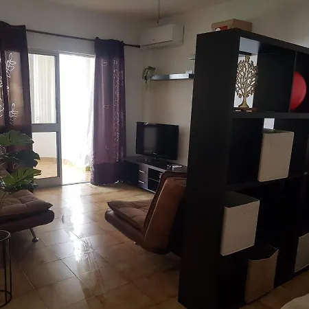 Shack Flat In Center